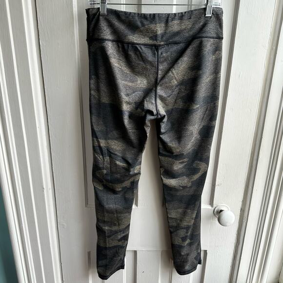 Aritzia TNA Camo Leggings - Picture 6 of 7